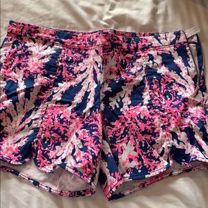 Size 10 side zip Lilly Pulitzer shorts.